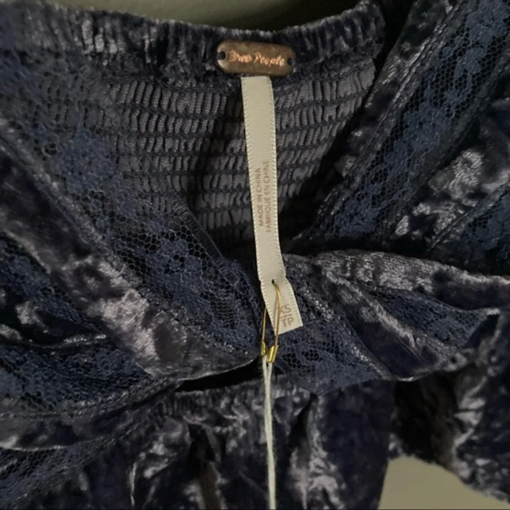 NWT Free People Yours Truly velvet wild moon top‎ puff sleeve purple size XS